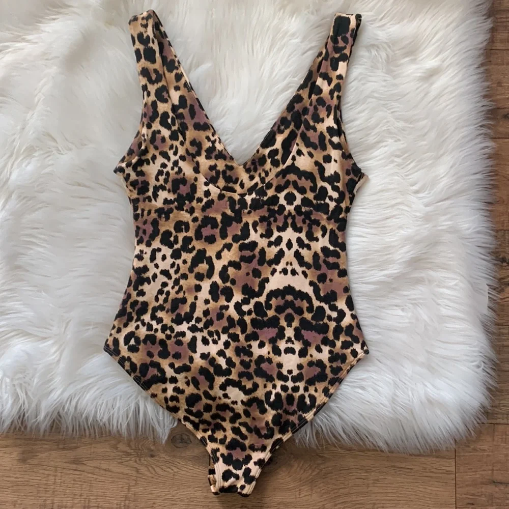 NWT Kendall + Kylie Animal Print Sleeveless V-Neck Bodysuit Womens Small - Picture 5 of 6